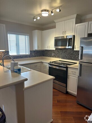 Building Photo - 1175 Mokuhano St