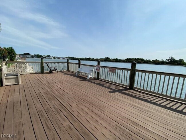 Foto del edificio - 4701 Lakeside Club Blvd