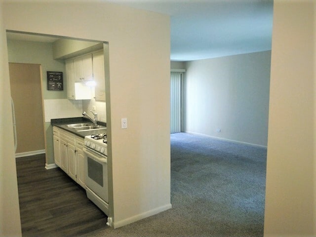 Building Photo - 2275 Country Club Dr