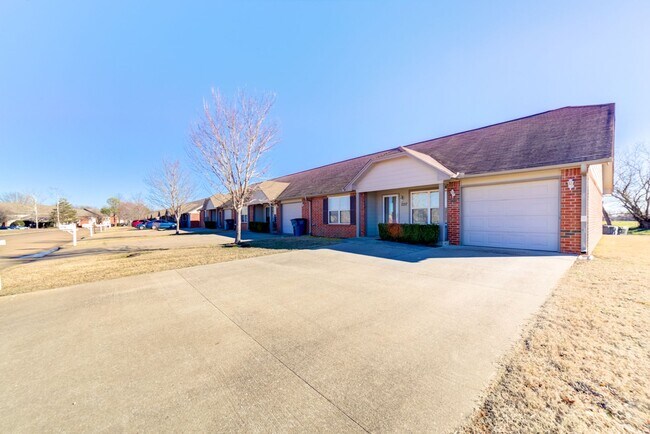 Foto del edificio - Cozy 2 bedroom 2 bathroom Townhome