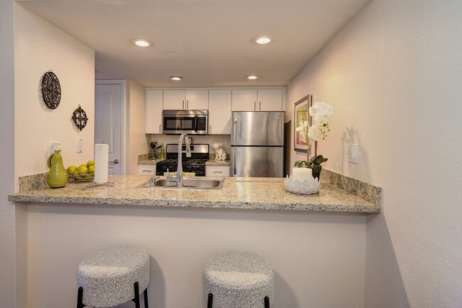 Asientos de la encimera de la cocina - Rocklin Manor Apartments