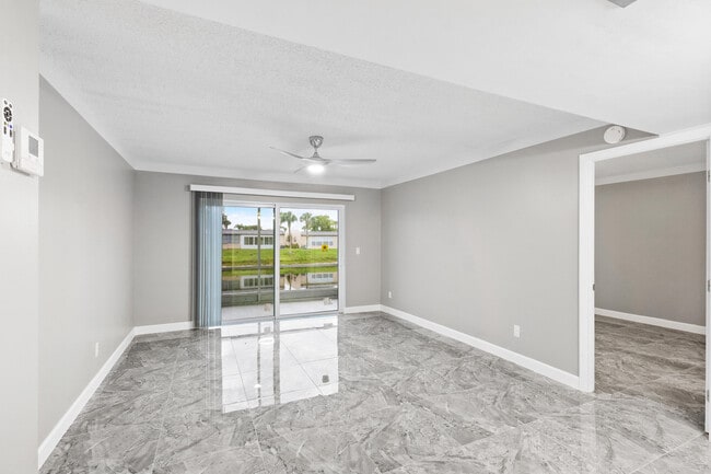 Building Photo - 146 Lake Evelyn Dr