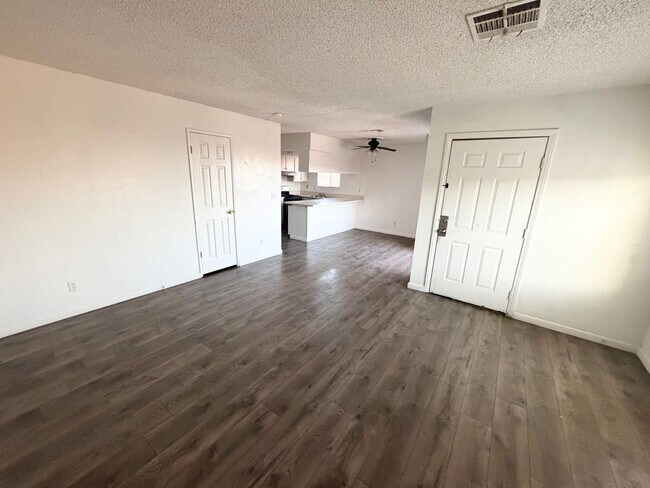 Building Photo - 2 BEDROOM 2 BATH, SECOND FLOOR UNIT, COMPLETELY RENOVATED, NEAR NELLIS AFB!