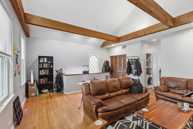 Building Photo - 2443 N Greenview Ave