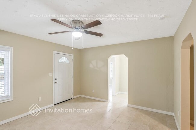 Foto del edificio - 4209 N Downing Ave