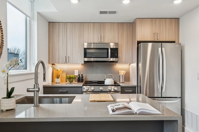 Building Photo - 2000 Dreer St