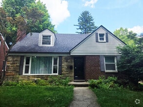 Building Photo - 3018 Guilford Dr