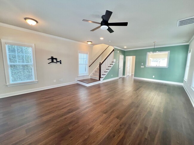 Foto del edificio - Stunning 3BD, 2.5BA Raleigh Home Located i...