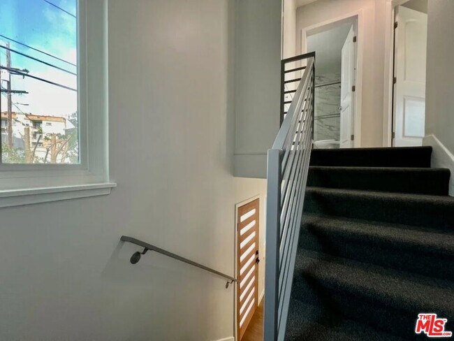 Foto del edificio - 903 S Barrington Ave