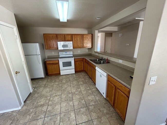 Foto del edificio - 16152 W Calavar Rd