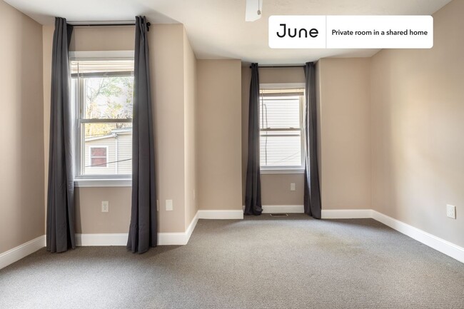 Foto del edificio - Private bedroom in 4 bed/2 bath Home