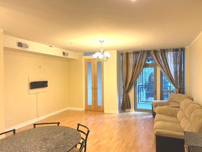 Foto del edificio - 565 W Quincy St