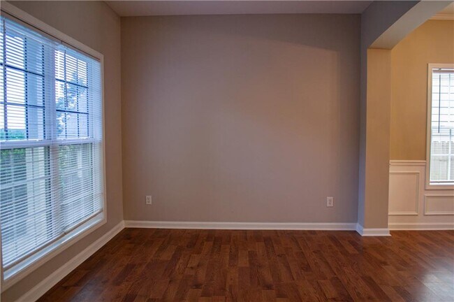 Foto del edificio - 444 Crestmont Ln