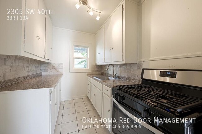 Building Photo - 2305 SW 40th-