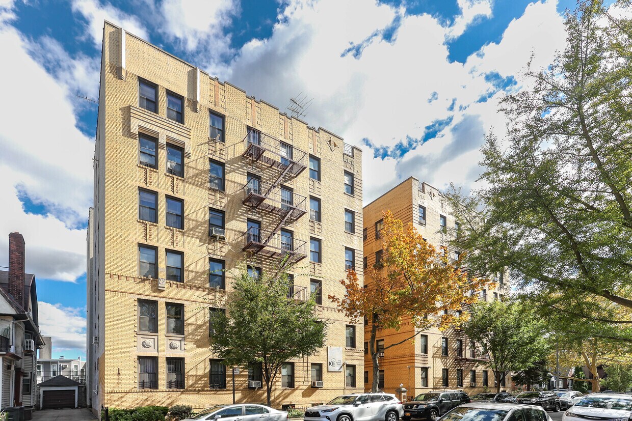 1053 E 13th St - 1061 E 13th St