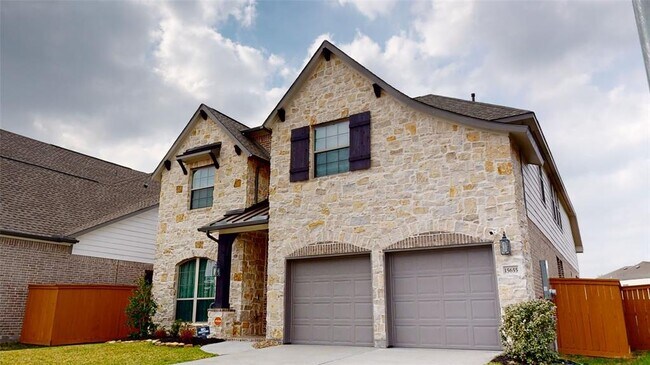 Building Photo - 15655 Roscobie Park Dr