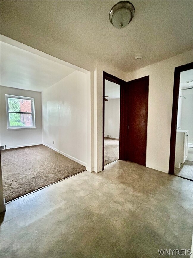 Building Photo - 12 Latona Ct