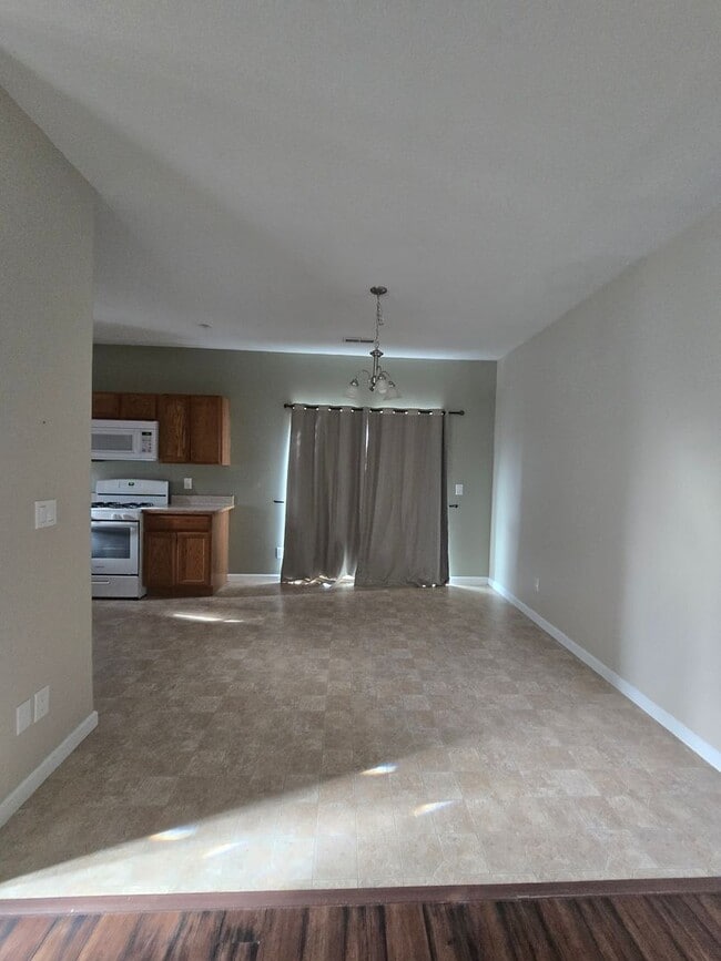 Foto del edificio - Amazing 4 bed/3 bath home