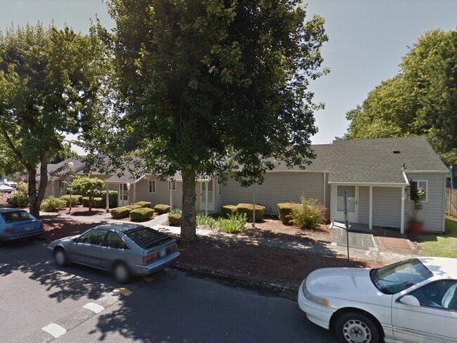 Building Photo - 615 W Heintz St