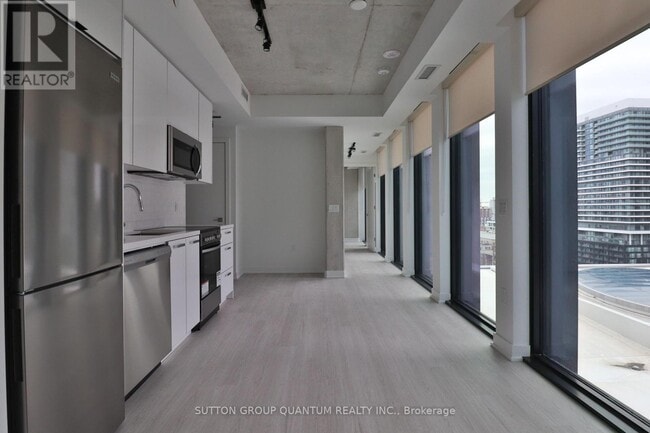 Building Photo - 284 King St E