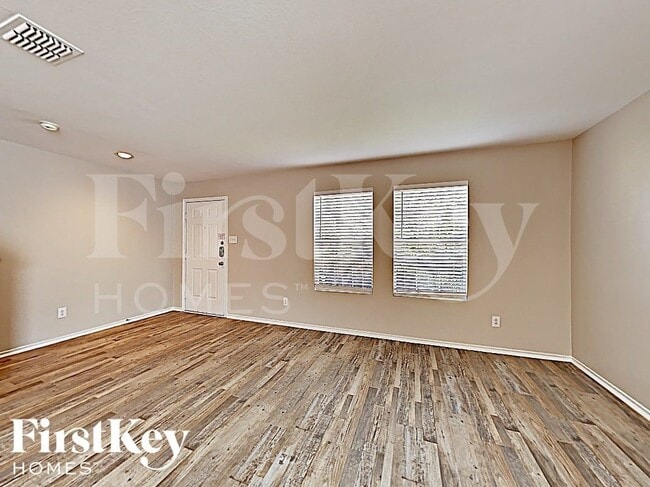 Building Photo - 2801 Spencer Cir