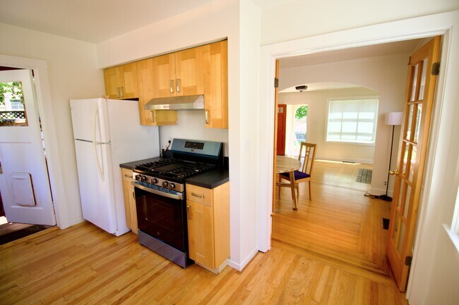 Building Photo - 212 Gilbert Ave