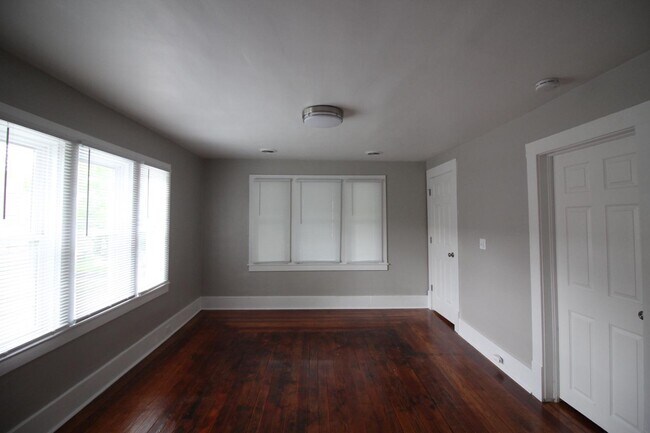 Foto del edificio - 25 National Ave SW
