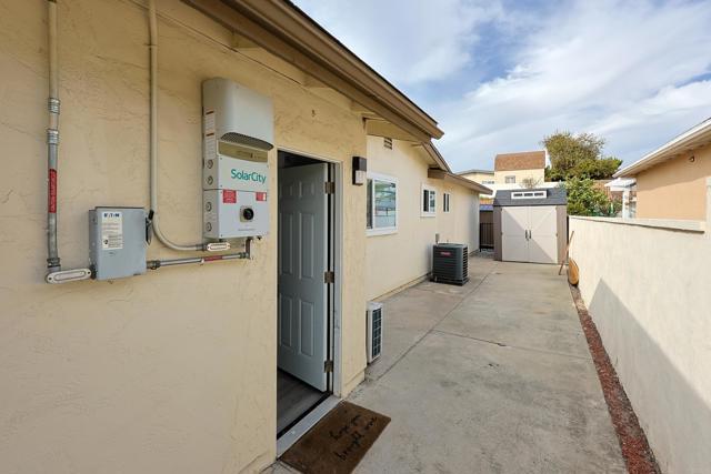 Building Photo - 3774 Clavelita St