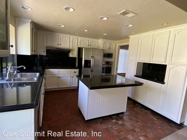 Foto del edificio - 3 br, 2 bath House - 12963 Westport