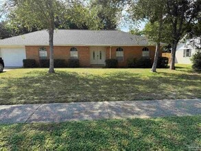 Building Photo - 5725 Leesway Blvd