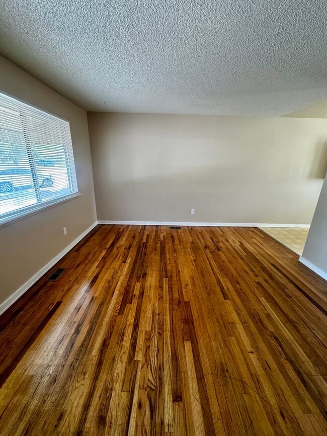 Building Photo - 3 Bedroom one level Home in Stratton Meadows