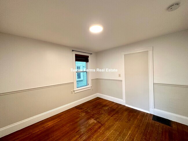 Building Photo - 30 Roseclair St