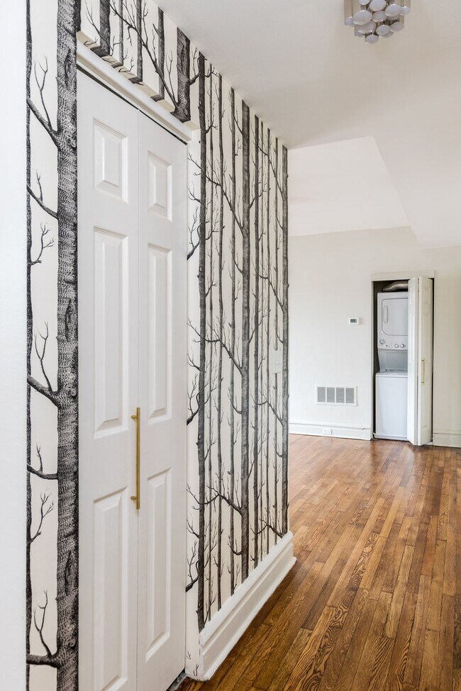 Foto del edificio - 4721 McPherson Ave
