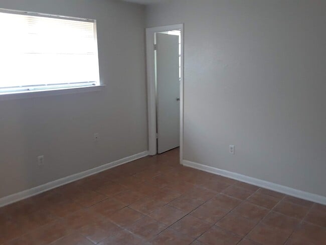 Building Photo - 2750 Richland St