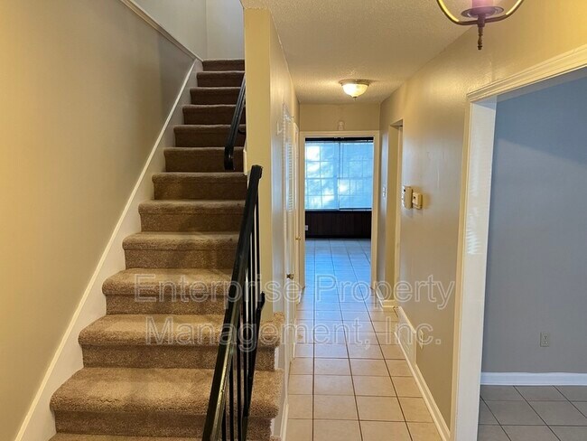 Building Photo - 2882 S Mendenhall Rd
