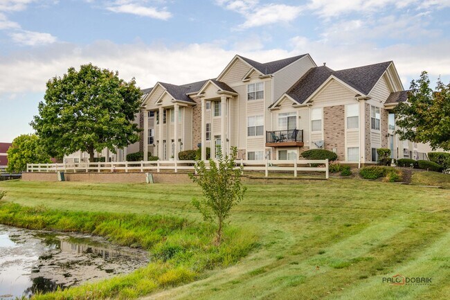 Foto del edificio - 921 Summit Creek Dr