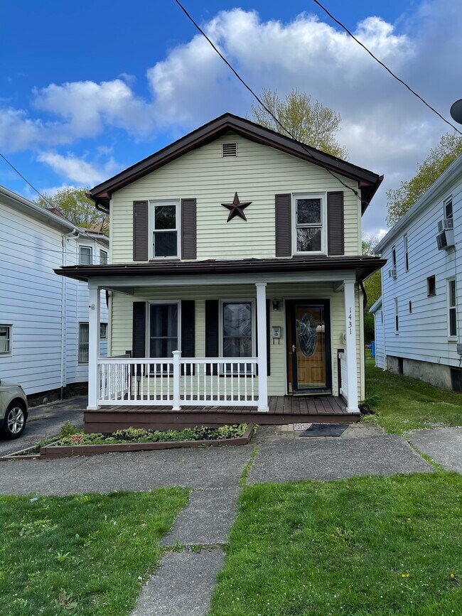 1431 Chestnut St, Franklin, PA 16323 House Rental in Franklin, PA
