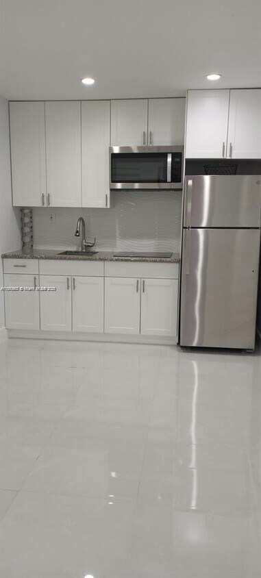 Foto principal - 18640 Belmont Dr