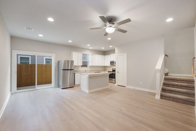 Building Photo - 3/2.5 Duplex Townhome in Stadium Pointe