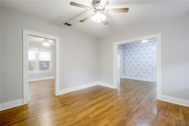 Foto del edificio - 705 W 35th St