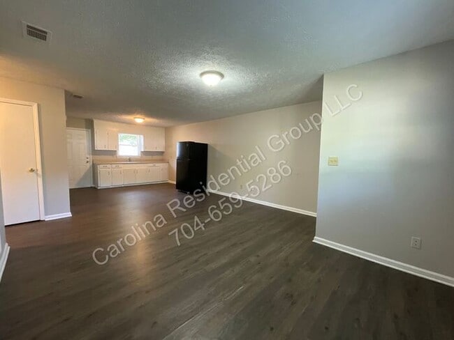 Building Photo - 322 E Sumter St