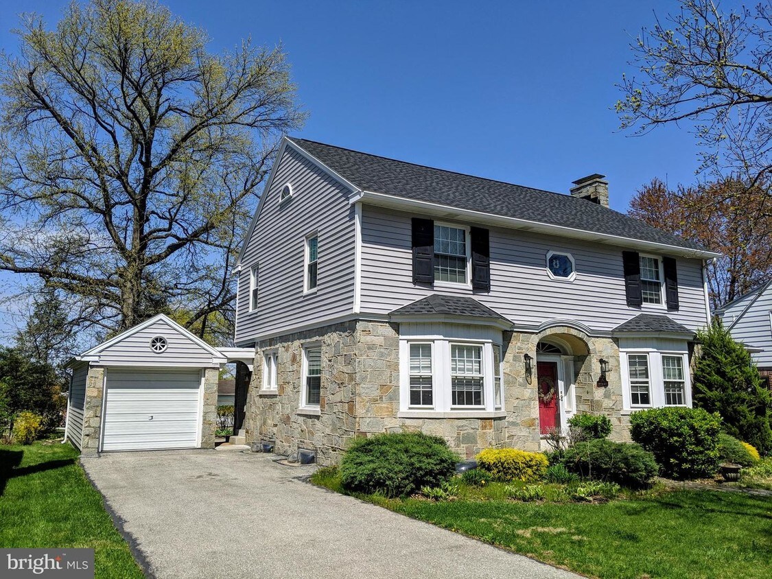 Primary Photo - 527 W Middle St