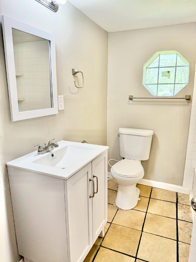Building Photo - For Rent – 3 Bed, 1.5 Bath Home Minutes fr...