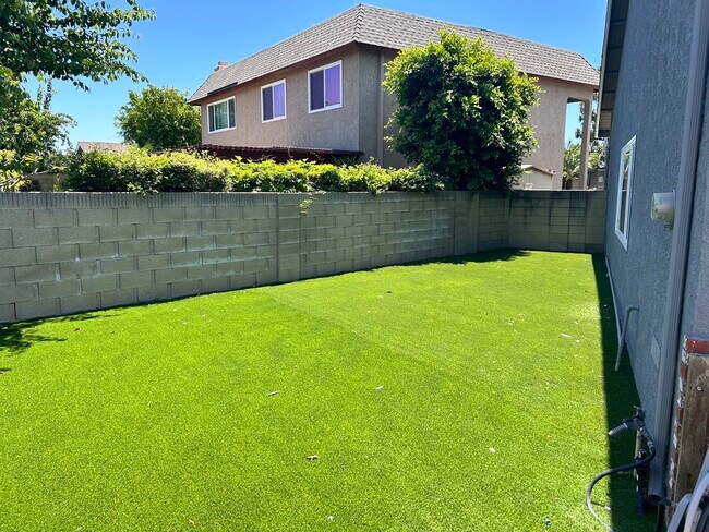 Foto del edificio - 4565 Almond Ave