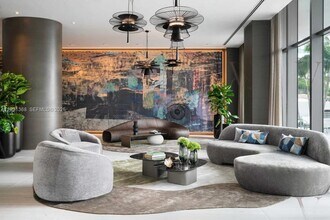 Building Photo - 460 NE 28th St