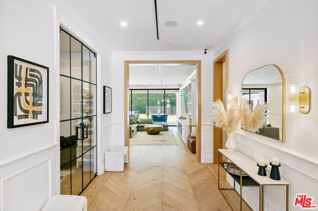 Foto del edificio - 5911 Beckford Ave