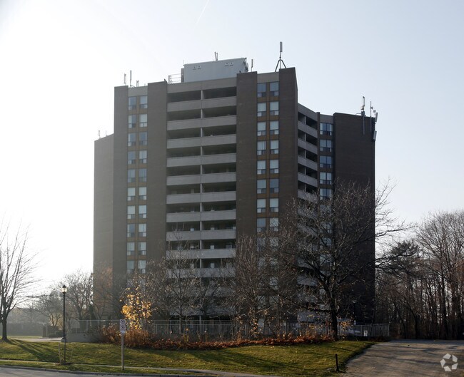 Photo du bâtiment - Rathburn Apartments