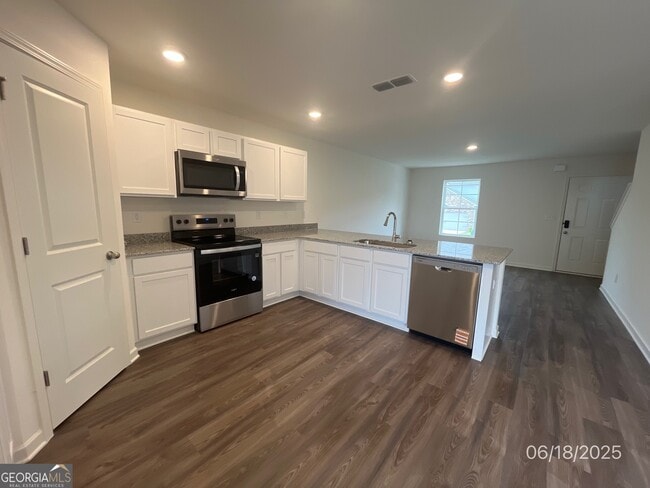 Building Photo - 105 Douglas Fir Dr