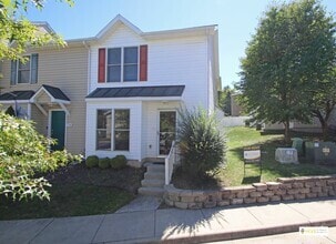 Building Photo - 760 Camelot Ln