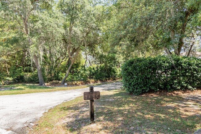 Foto del edificio - 1320 Trail by the Lake